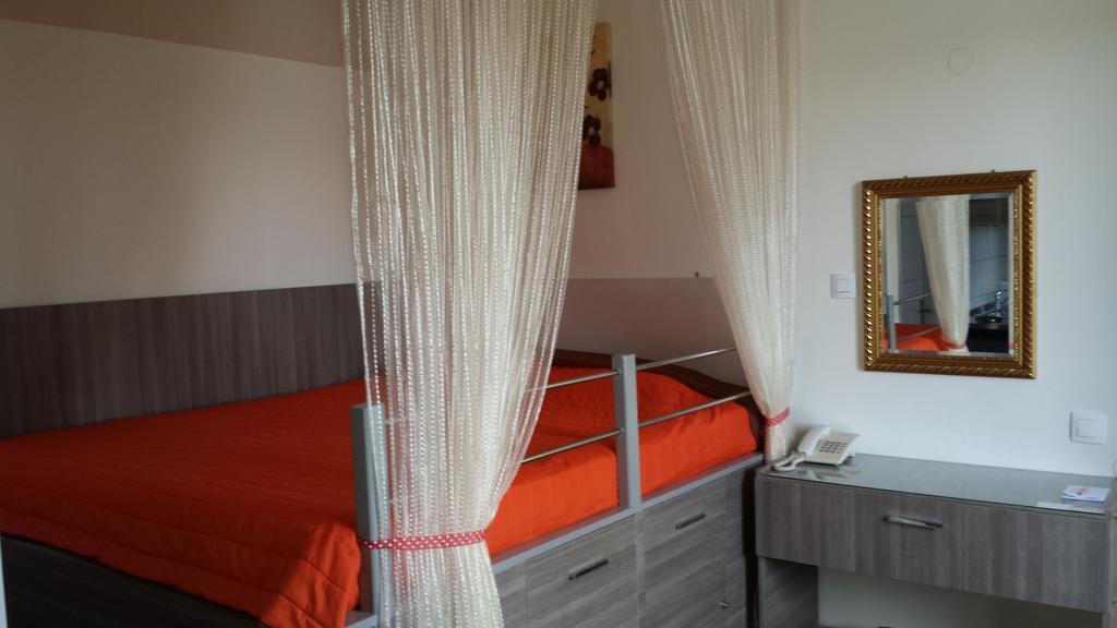 Takis Hotel Apartments Ialysos  Zimmer foto